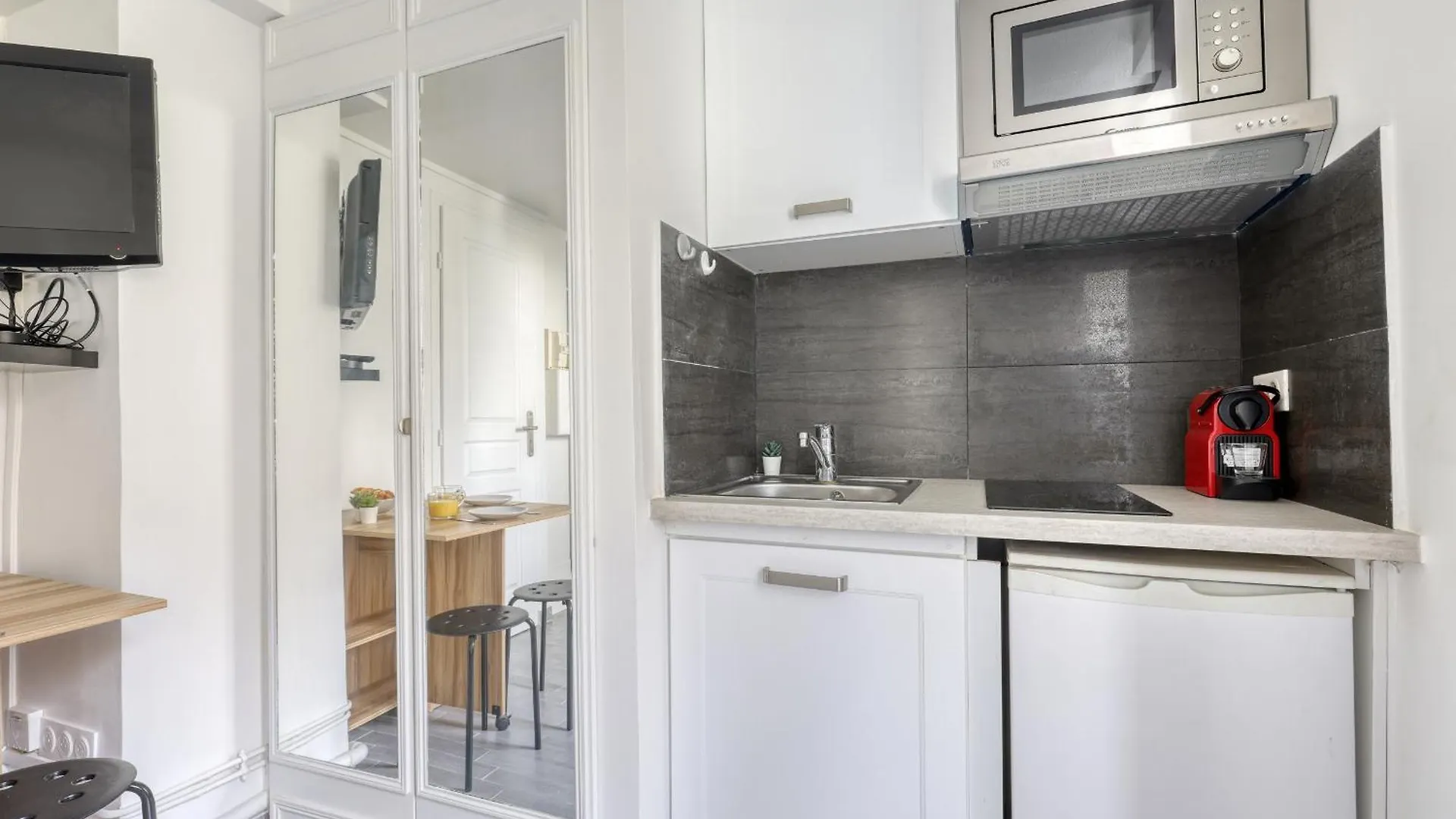 Branded New Cozy In The Heart Of 17 Apartmán *