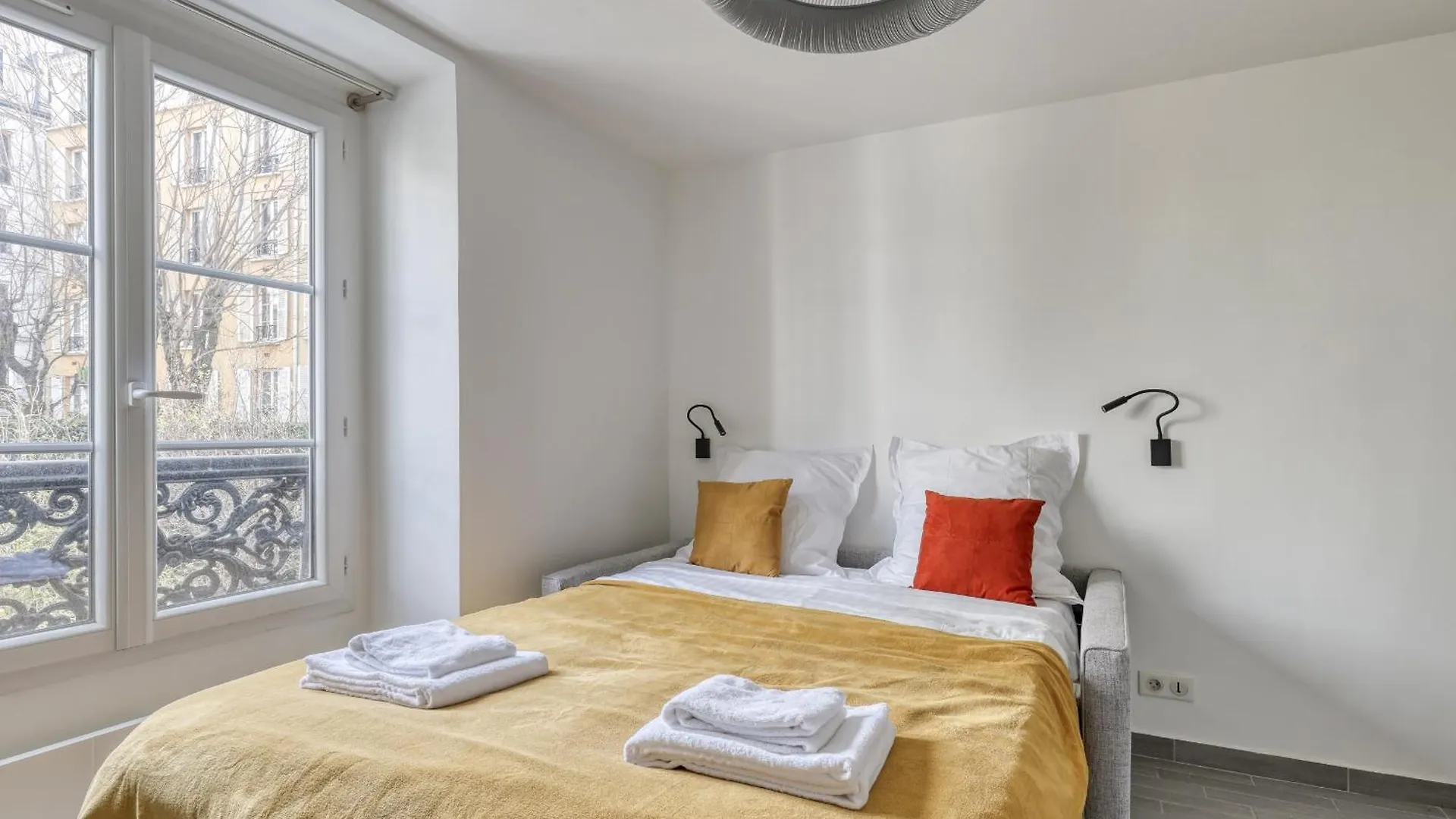 Branded New Cozy In The Heart Of 17 Paris